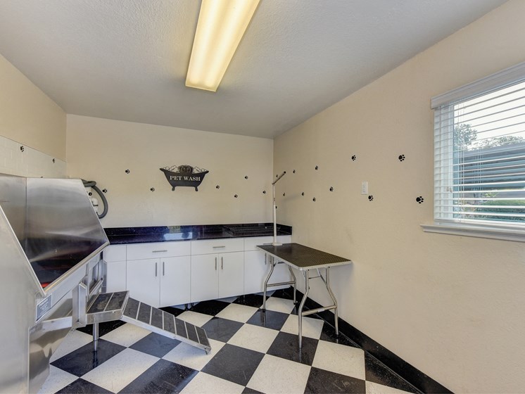 Pet Spa with dog Grooming Station with sink, Checker Patter Floor,and Table